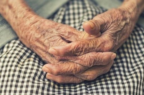 Şirvanda 86 yaşlı qadının pulu və üzüyü oğurlanıb