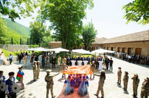 “ABAD” Heydər Əliyevin 100 illik yubileyinə həsr olunmuş sərgi keçirib