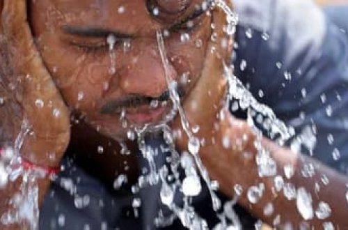 Hindistanda ölənlərin sayı 166 nəfərə çatdı çatıb