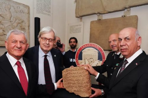 İraq İtaliyadan geri götürdüyü 2800 illik tarixi əsərləri sərgiləyir
