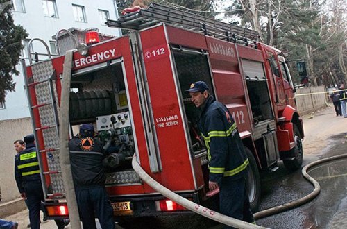 Bakıda avtomobilin çəni alovlandı - 3 nəfər yandı