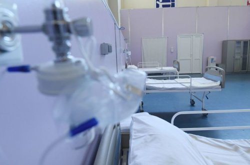 Özünü yandıran qadın xəstəxanada vəfat etdi