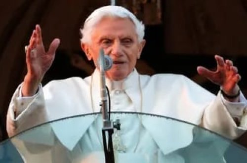 Papa XVI Benediktin xaçı oğurlanıb