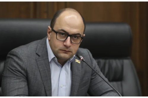 Ermənistanda müxalifət lideri xalqı Paşinyanı devirməyə çağırıb