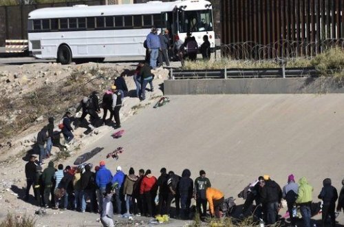 Meksikada insan qaçaqmalçılarının əlindən 130 qeyri-qanuni miqrant xilas edilib