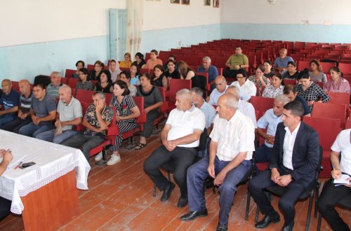 Deputat Təzə Şilyan kəndində vətəndaşları qəbul edib