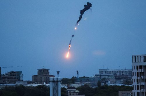 Rusiya Kiyevdə yaşayış binasını raketlə vurub, ölənlər var