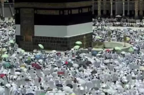 Hacı namizədləri bayramdan əvvəl son cümə namazını Kəbədə qılıb