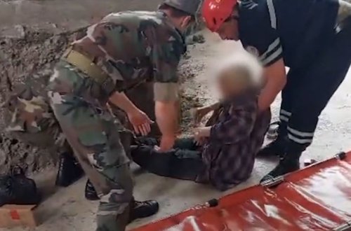 Mingəçevirdə zirzəmiyə düşən qadın xilas edilib - VİDEO