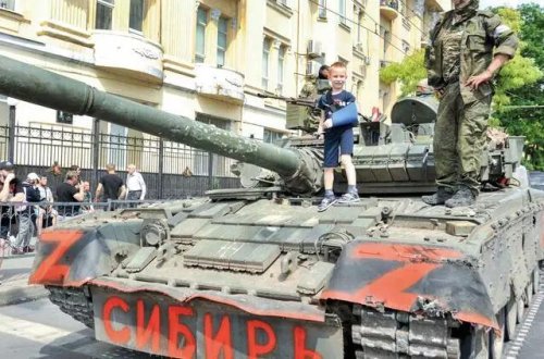 Vaqner düşərgəsinə geri qayıdır