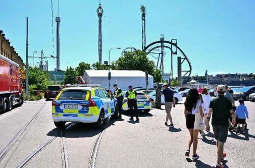 İsveçdə əyləncə parkında qəza: sahil gəmisi relsdən ÇIXIB