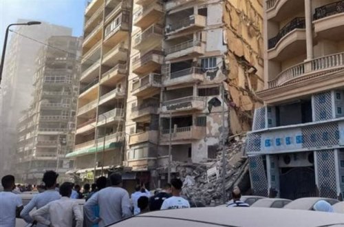 Misirdə 14 mərtəbəli bina çökdü: Dağıntı altında qalanlar var - VİDEO