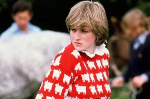 Şahzadə Diananın sviteri hərraca çıxarılıb