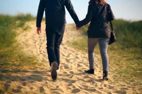 Gənc qız qardaşını parka göndərdi, evdə kişilərlə... - Qaxda dəhşətli olay