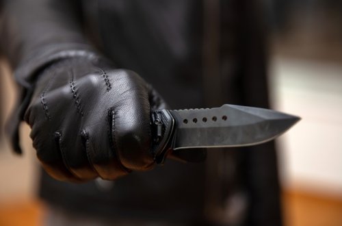 Sumqayıtda sərnişin sürücünü bıçaqla hədələyərək pulunu talayıb