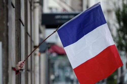 Fransa internetdə yaş məhdudiyyəti qanunu təsdiqlədi