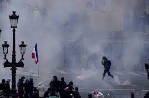 Fransada iğtişaşlar zamanı 79 nəfər yaralanıb, 1350 avtomobil yandırılıb