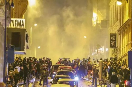 Fransada bələdiyyə sədrinin evi yandırılıb