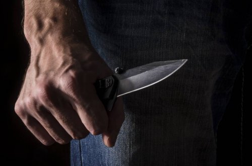 Abşeronda 4 nəfərə kəsici alətlə xəsarətlər yetirilib