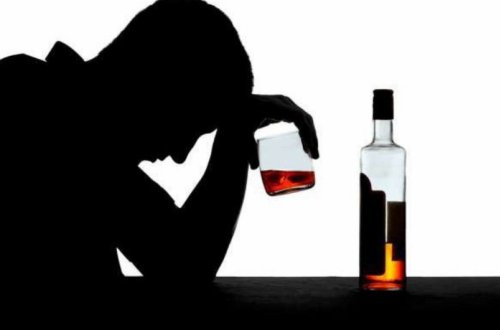 İranın 7 əyalətində saxta spirtli içkidən zəhərlənmə qeydə alınıb