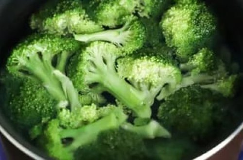 Marketdən aldığı brokolinin içindən ilan çıxdı