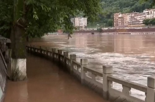 Çində leysan yağışları 15 nəfərin həyatına son qoyub