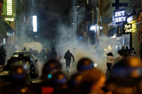 Fransada etirazlarda bir nəfərin rezin güllələrlə öldürüldüyü açıqlanıb