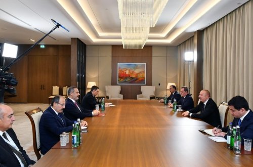 Prezident İlham Əliyev Türkiyənin xarici işlər nazirini qəbul edib