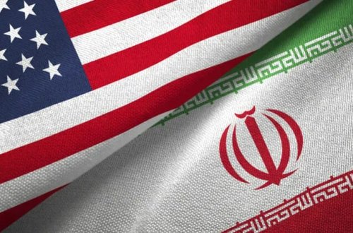 İran Hörmüz boğazı yaxınlığında 2 neft tankerini ələ keçirməyə cəhd edib