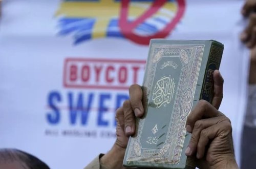 İsveç polisinə Quran, Tövrat və İncilin yandırılması ilə bağlı müraciət edilib