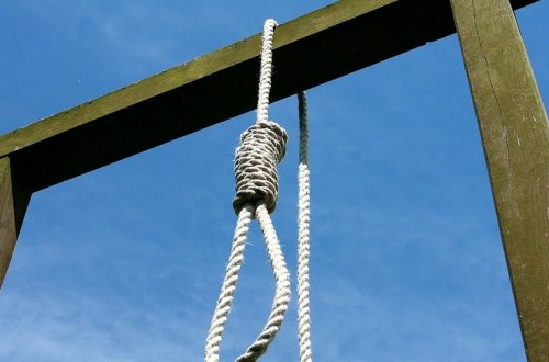 İranda terror aktı ilə əlaqədar iki nəfər açıq şəkildə edam edilib