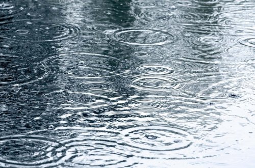 Küləkli və yağışlı hava sabah da davam edəcək