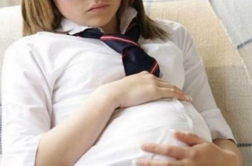 Dördüncü sinif şagirdi dünyaya uşaq gətirdi