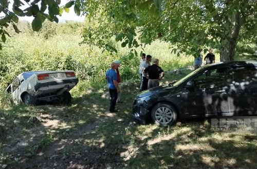 Oğuzda 3 avtomobil toqquşub, biri kanala aşıb