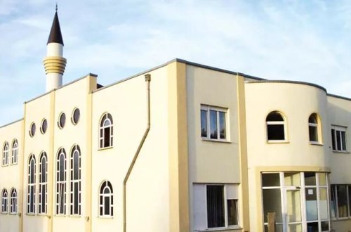 Almaniyada məscidin qarşısında Quranı yandırdılar