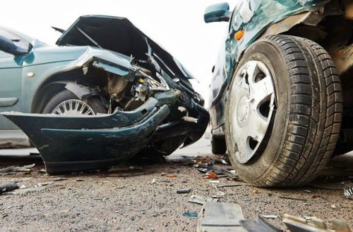 Buzovnada iki avtomobilin toqquşması xəsarətlə nəticələnib