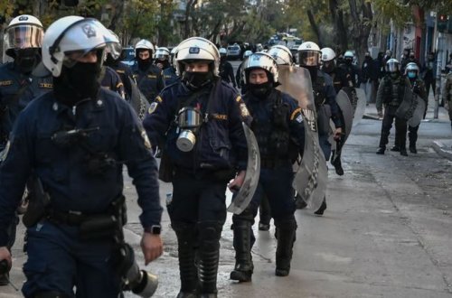 Yunan polisi avtomobil qaçıran pakistanlını qətlə yetirib