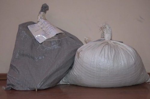 Ağcabədi rayon sakinindən çətənə bitkisi və qurudulmuş marixuana götürülüb