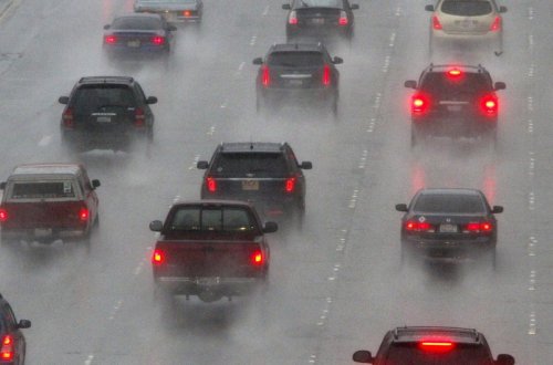 На ряде дорог Баку снижена допустимая скорость движения