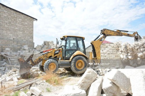 Buzovnada qanunsuz tikili sökülüb - FOTO