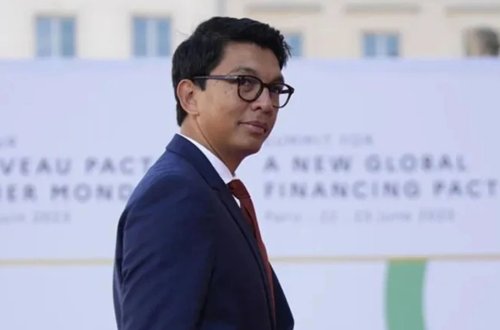 Madaqaskar prezidenti Fransa vətəndaşlığını qəbul edib