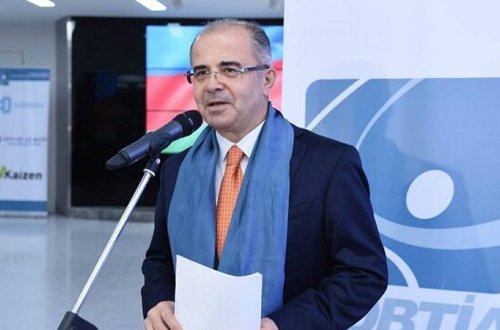 Akademiya rektorun 440 min manatlıq 