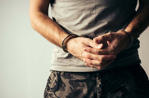 Bakıda qadının qızıl boyunbağısı soyğunçuluq yolu ilə talanıb