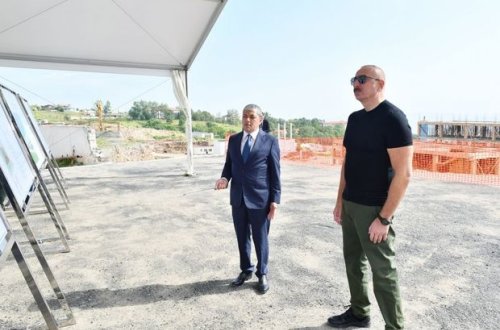 Prezident Şuşa şəhər xəstəxanasının binasında tikinti işlərinin gedişi ilə tanış olub - FOTO