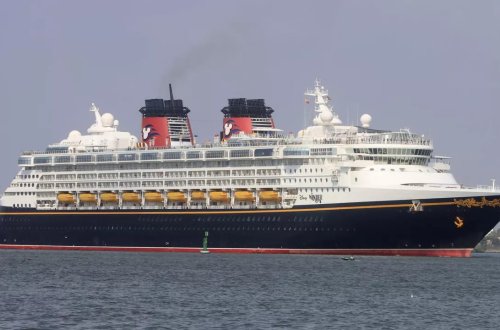 Amsterdamda böyük kruiz gəmilərinə qadağa qoyulub