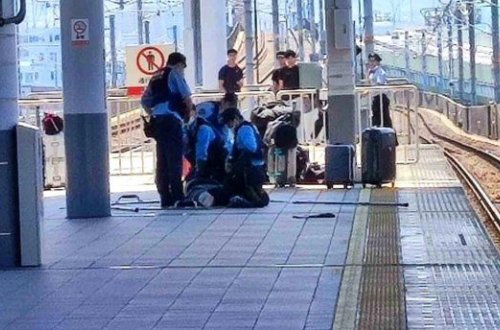 Yaponiyada qatarda bıçaqlı hücum olub