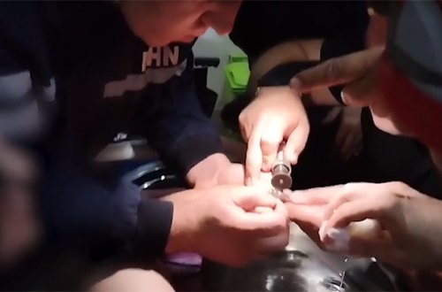 Uşağın barmağında qalan dəmir halqa belə çıxarıldı - Video