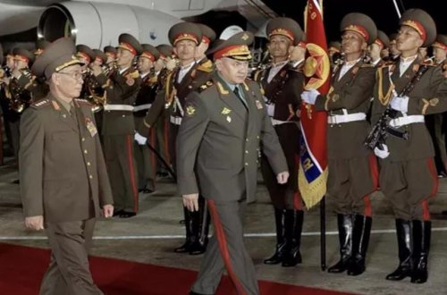 Rusiyanın müdafiə naziri Şimali Koreyada rəsmi mərasimlə qarşılanıb