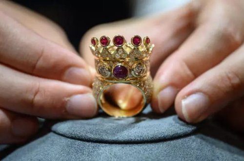 Tupak Şakurun üzüyü hərracda rekord qiymətə satılıb