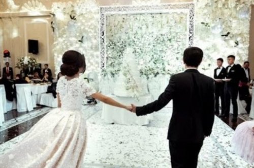 Özbəkistan polisi vətəndaşlardan toylarda pul səpməyə son qoymağı xahiş edib